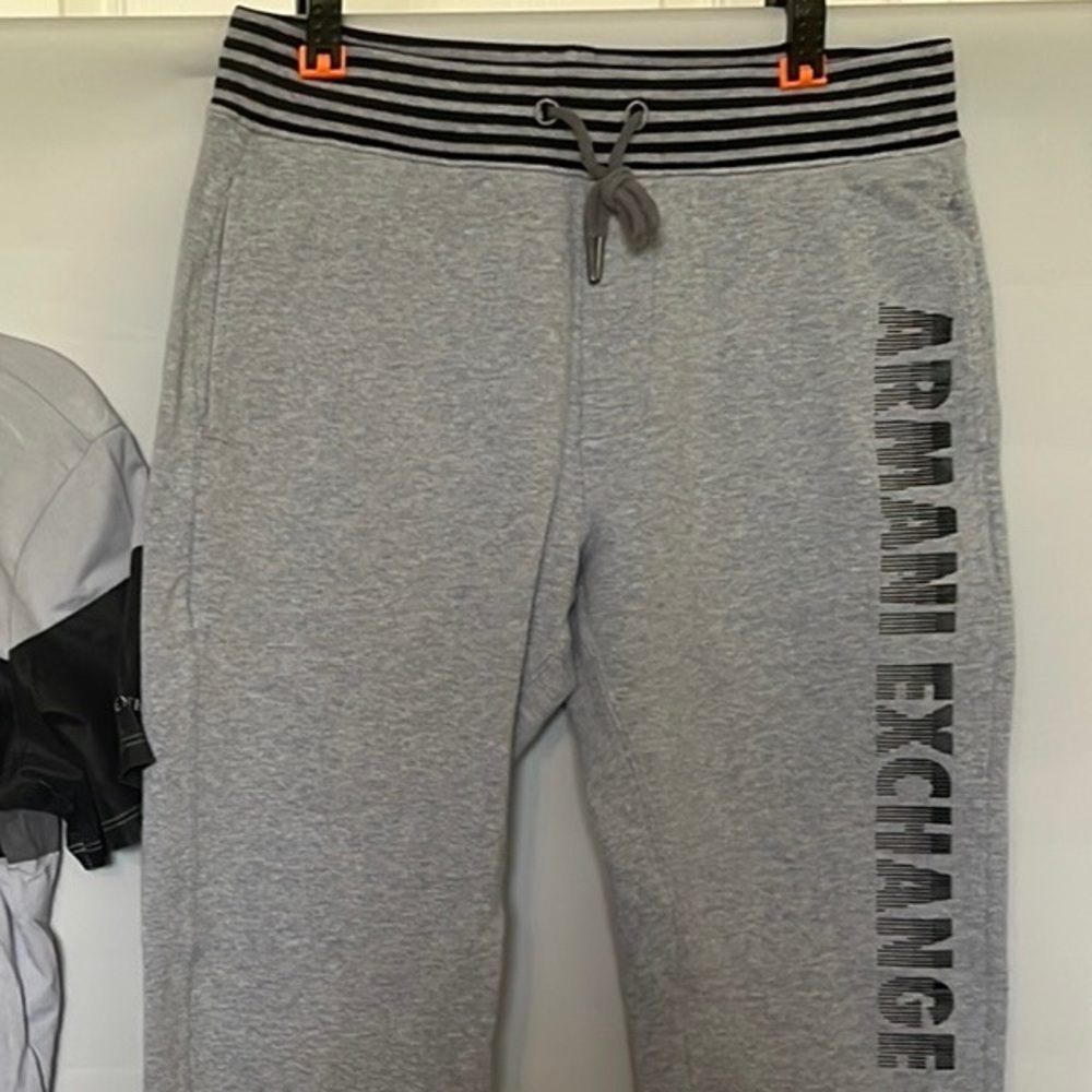 Men’s Armani exchange gray, medium T-shirt, small jogger